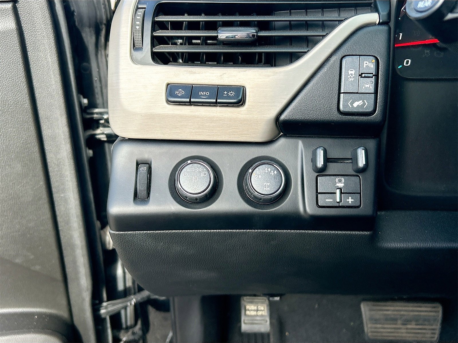 Used 2019 GMC Yukon XL Denali w/ Open Road Package image 10