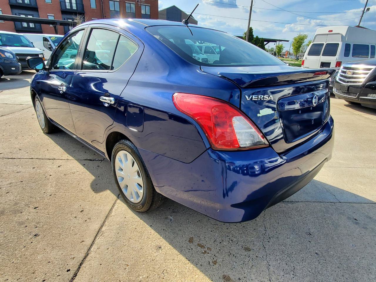 Used 2018 Nissan Versa SV FWD image 7