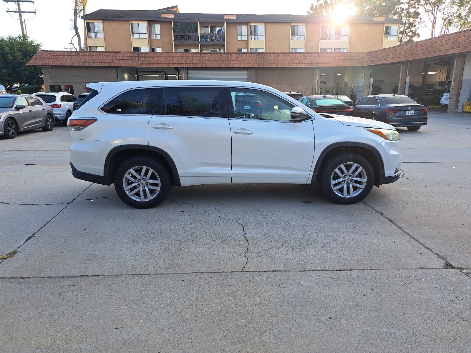 Used 2015 Toyota Highlander LE FWD image 4
