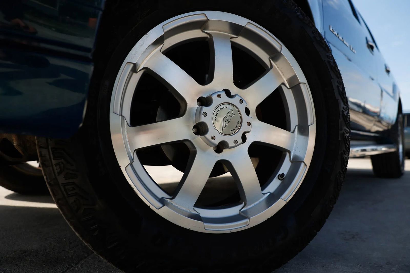 Used 2005 Cadillac Escalade EXT image 31