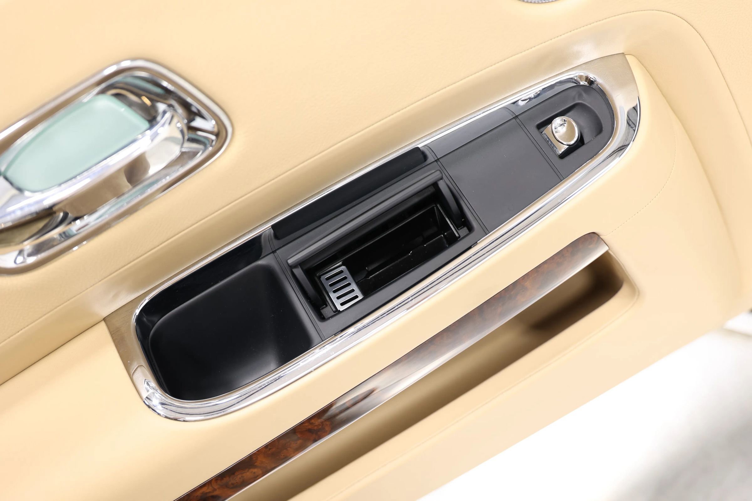 Used 2010 Rolls-Royce Ghost RWD image 50