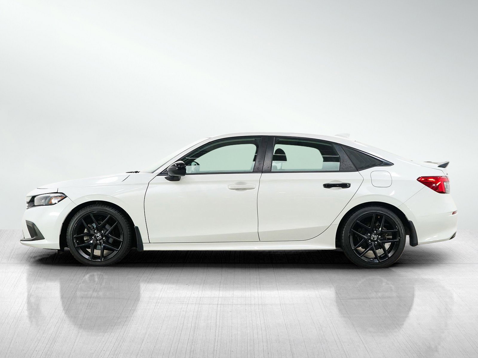 Used 2022 Honda Civic Sport image 2