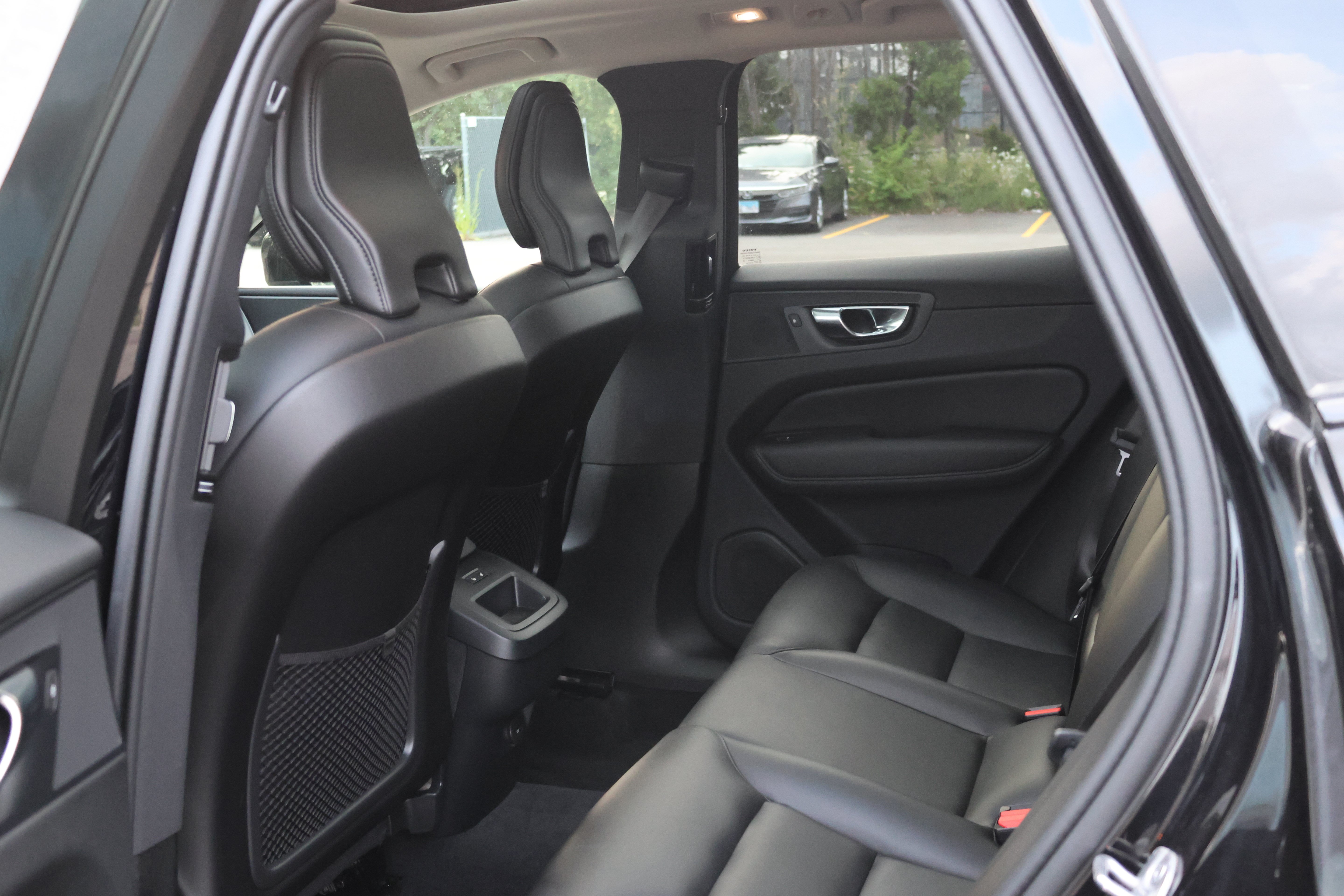 Used 2025 Volvo XC60 B5 Core AWD/4WD image 16