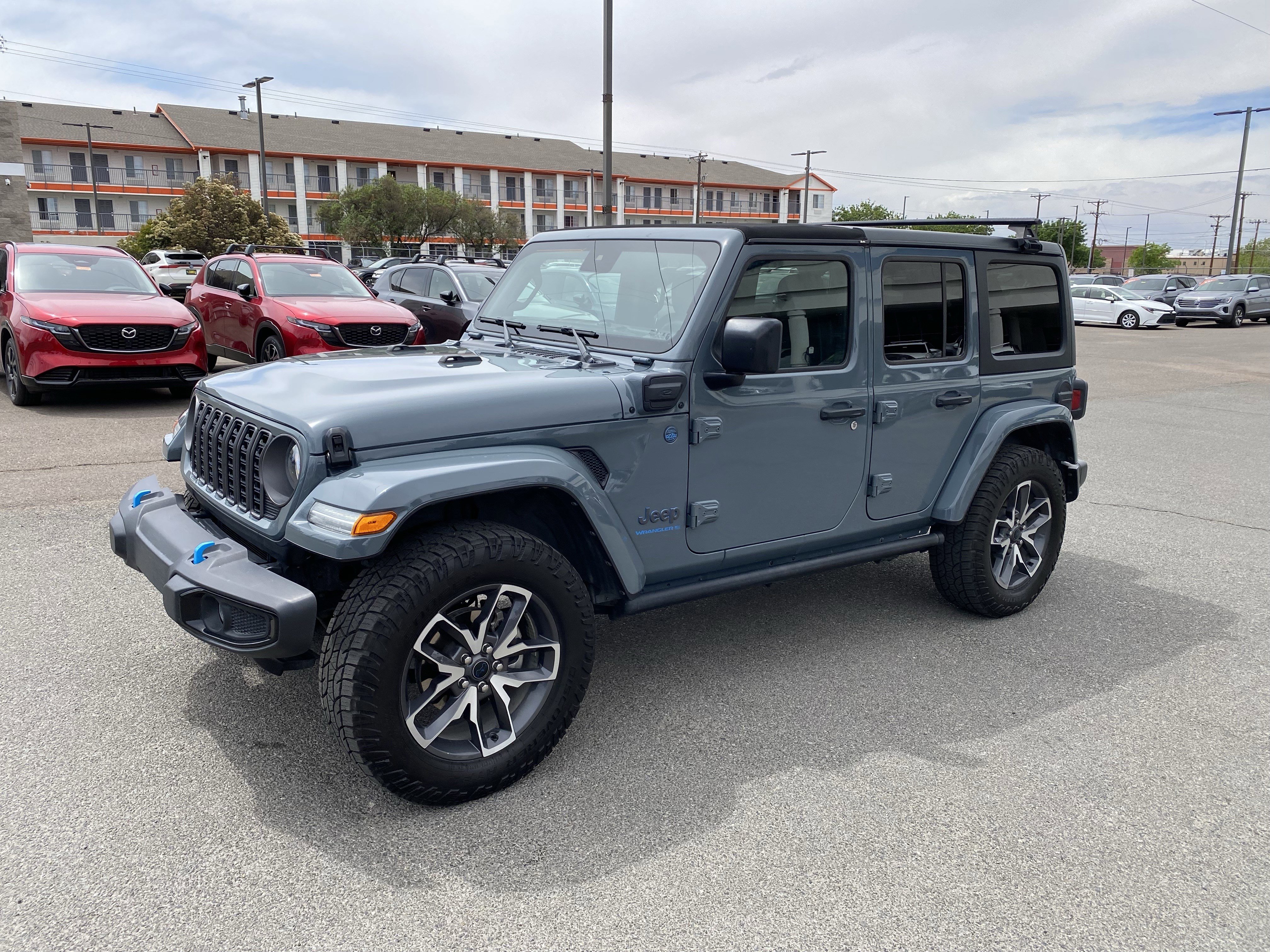 Used 2024 Jeep Wrangler Unlimited w/ Technology Group AWD/4WD image 71