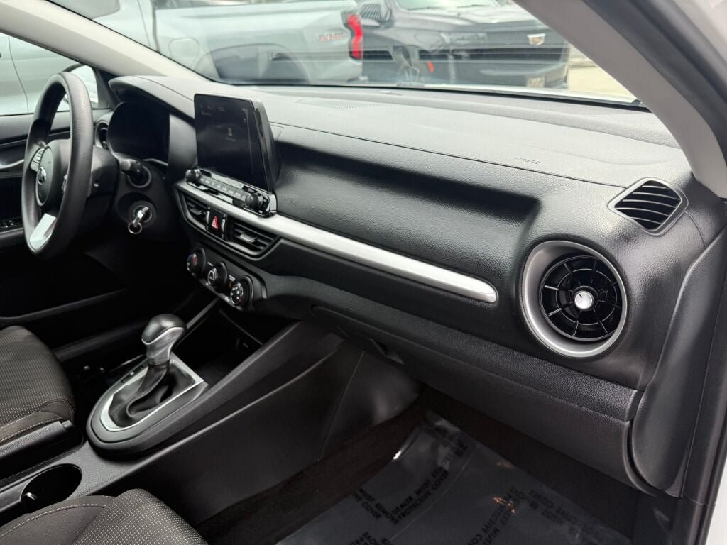 Used 2020 Kia Forte LXS FWD image 29