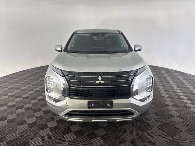 Used 2023 Mitsubishi Outlander SE AWD/4WD image 2
