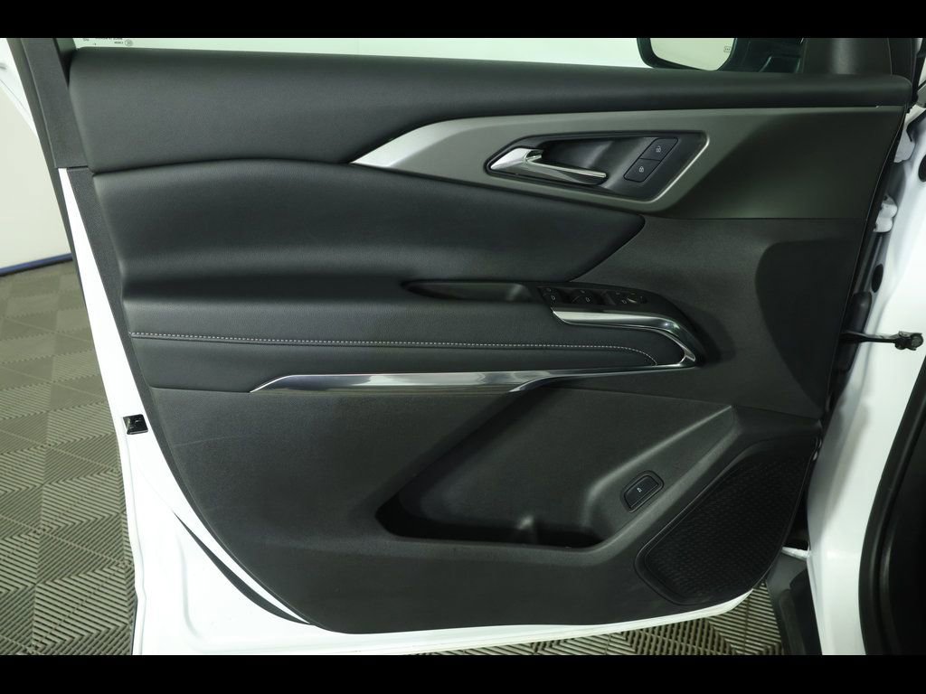 Used 2025 Chevrolet Traverse LT AWD/4WD image 47