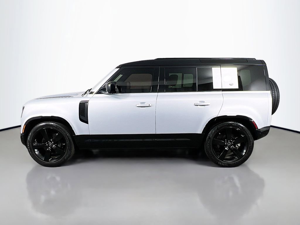 Used 2023 Land Rover Defender 110 X-Dynamic SE image 8