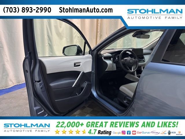 Used 2024 Toyota Corolla Cross LE image 11
