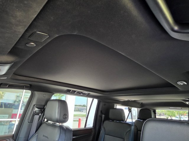 Used 2022 GMC Yukon XL Denali RWD image 7
