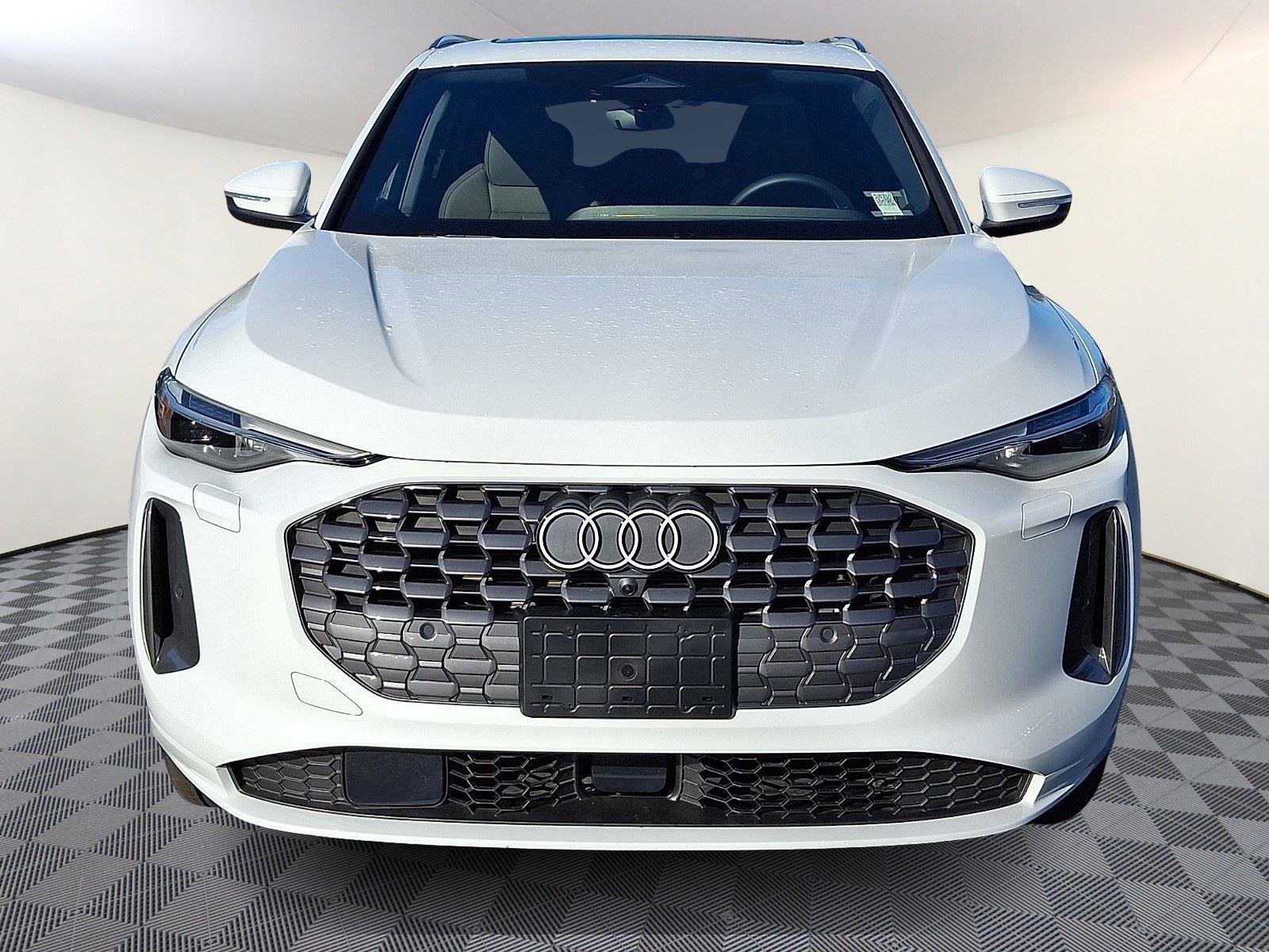 Used 2025 Audi Q5 Premium Plus w/ Premium Plus image 2