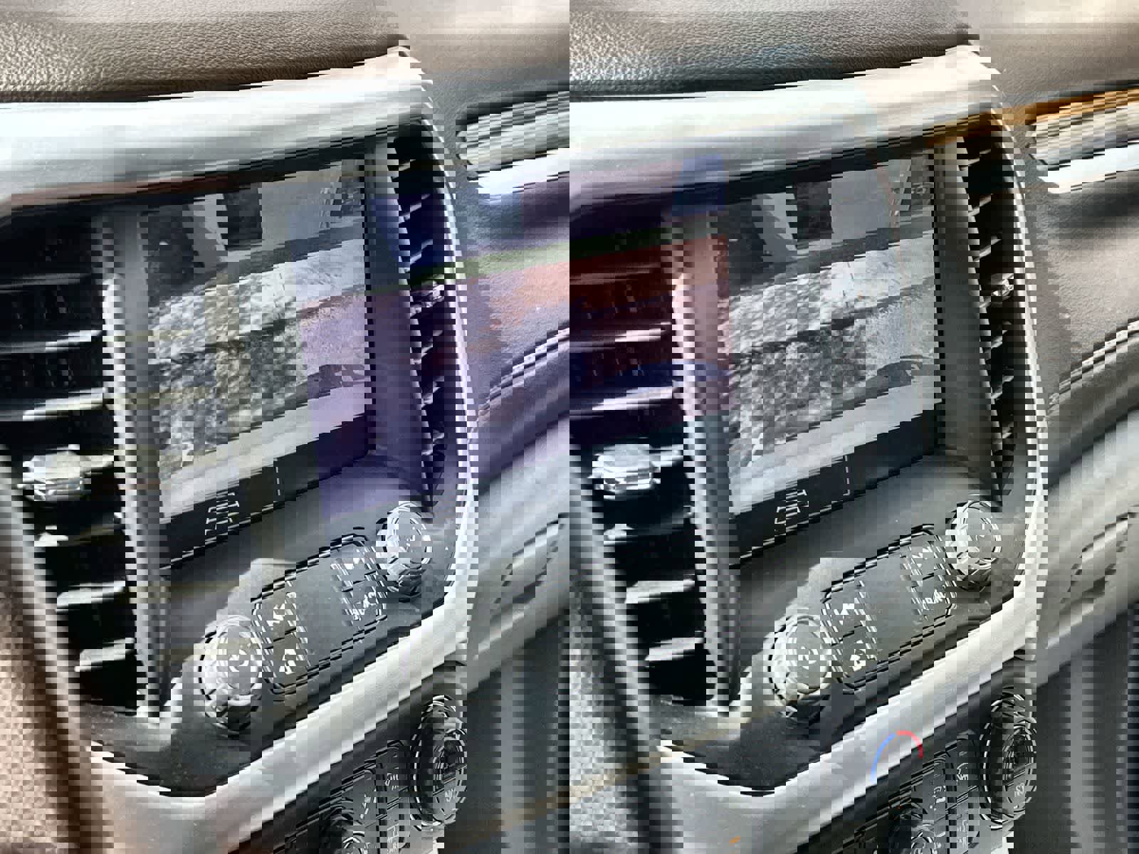 Used 2023 GMC Acadia SLE image 27