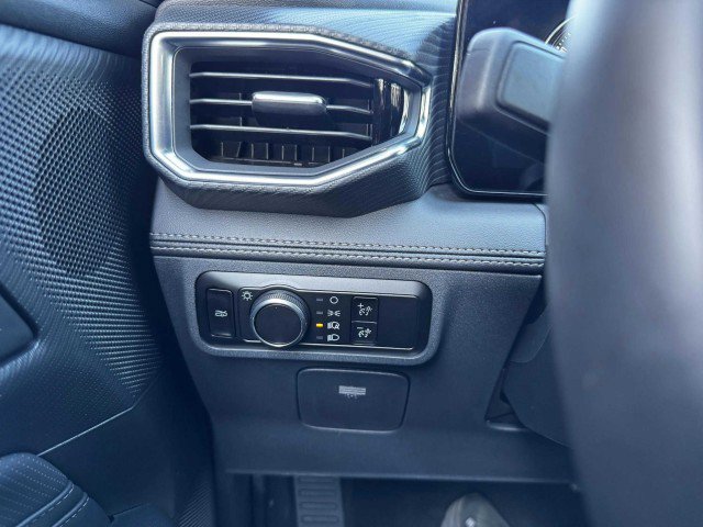 Used 2025 Ford Mustang Premium image 25