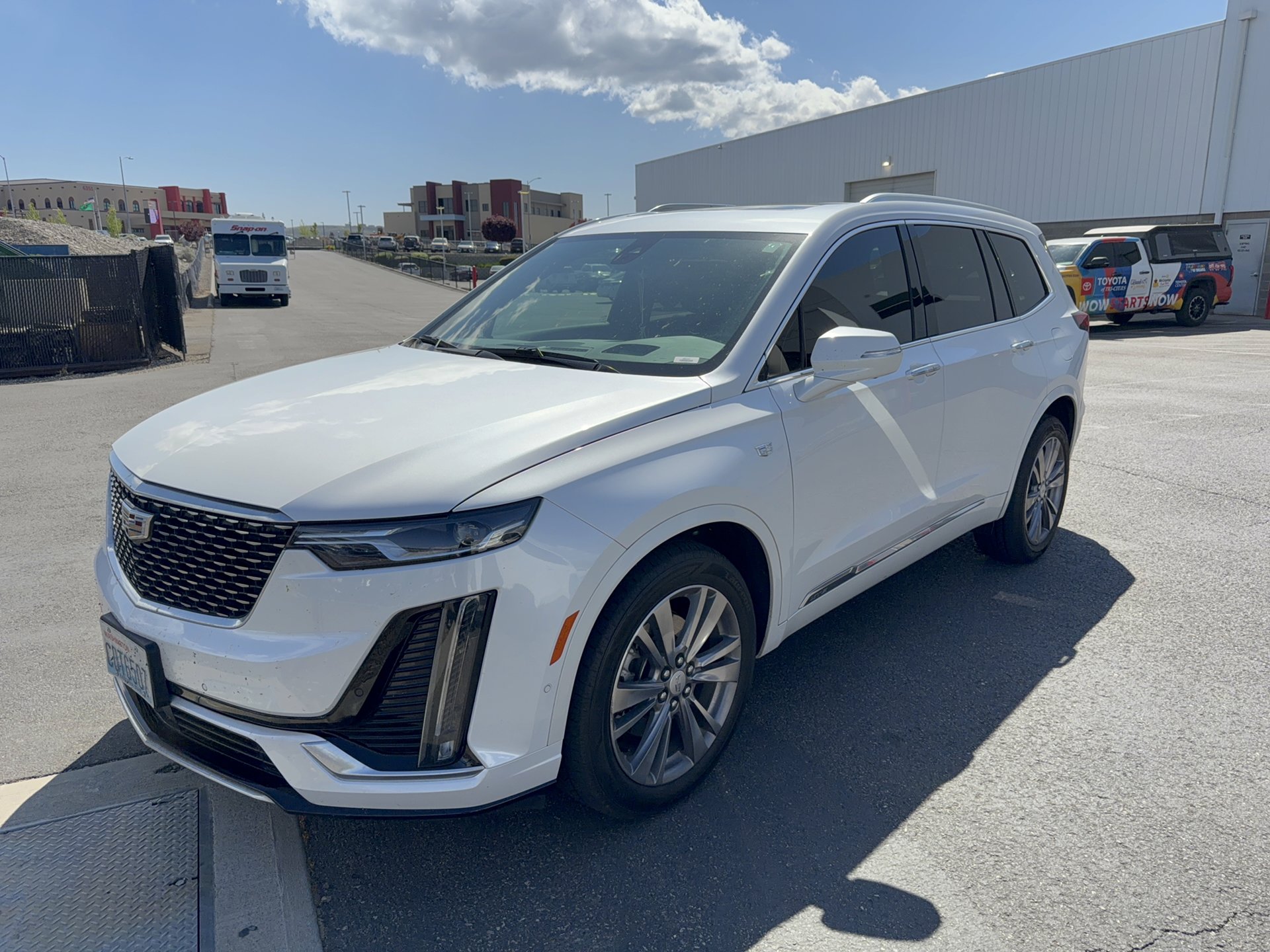 Used 2022 Cadillac XT6 Premium Luxury w/ Technology Package image 3