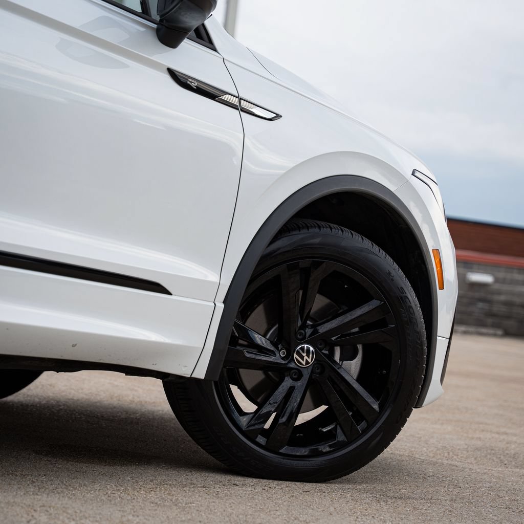 Certified 2023 Volkswagen Tiguan SE R-Line AWD/4WD image 7