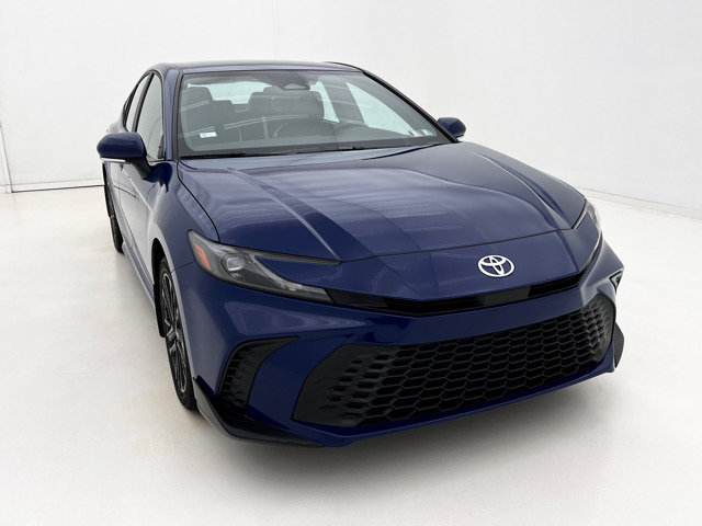 Used 2025 Toyota Camry SE AWD/4WD image 3
