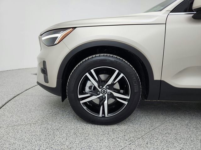 Certified 2023 Volvo XC40 B5 Plus image 13