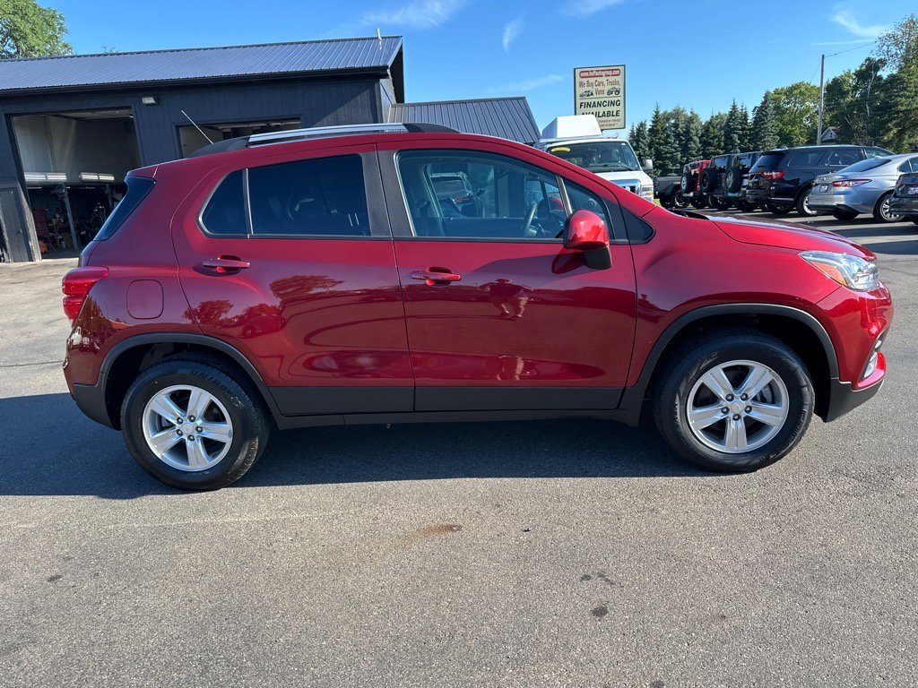Used 2021 Chevrolet Trax LT image 2