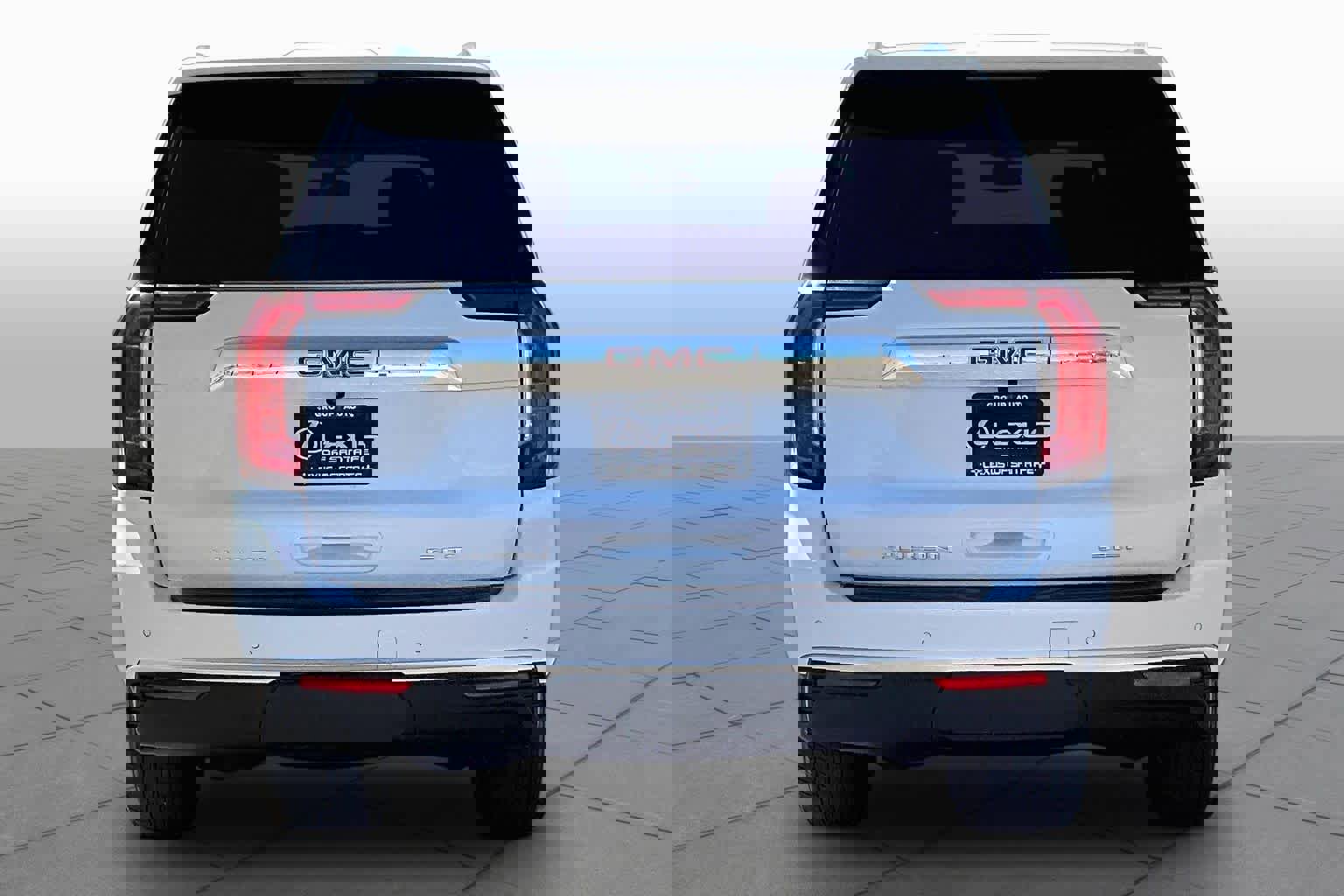 Used 2022 GMC Yukon XL SLT w/ SLT Premium Package image 5