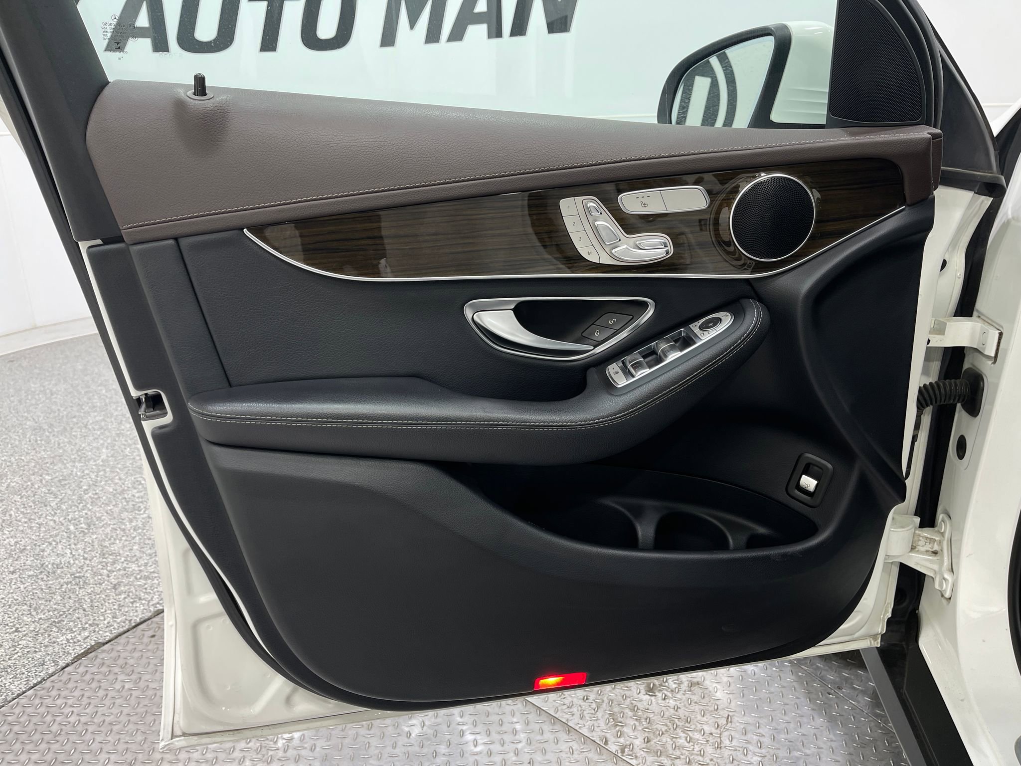 Used 2017 Mercedes-Benz GLC 300 4MATIC image 16