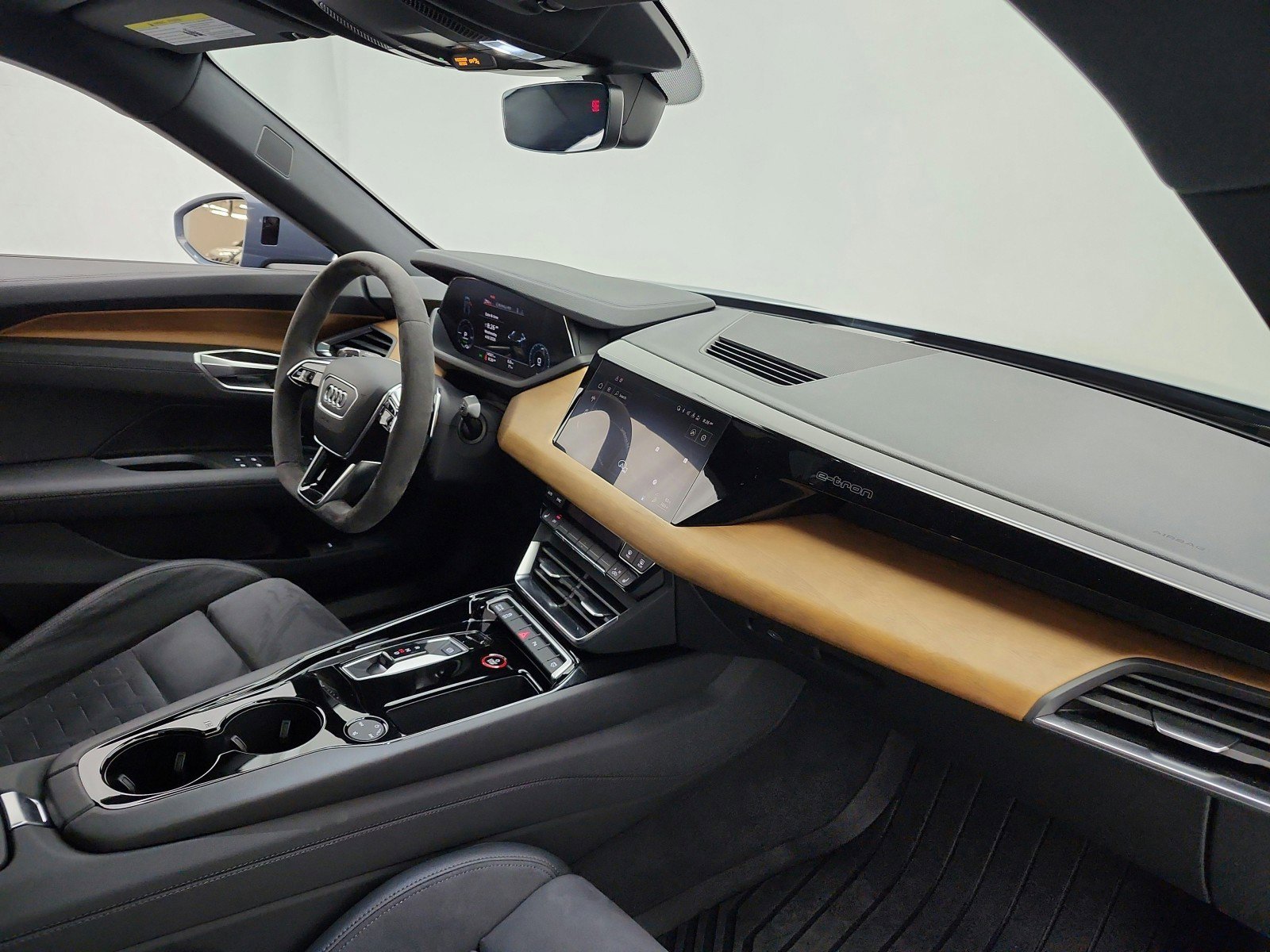 Used 2022 Audi e-tron GT Premium Plus image 18