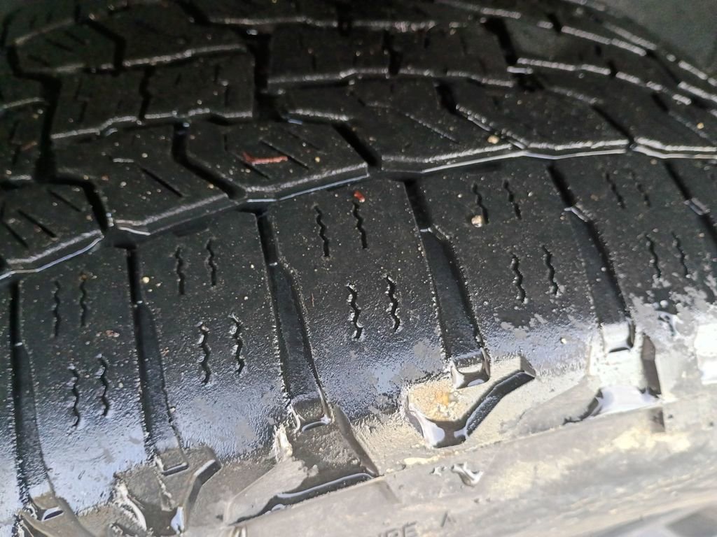 Used 2016 Land Rover Discovery Sport HSE image 11