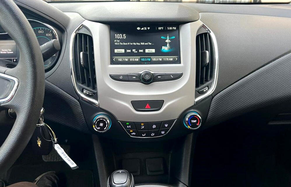 Used 2018 Chevrolet Cruze LS image 21