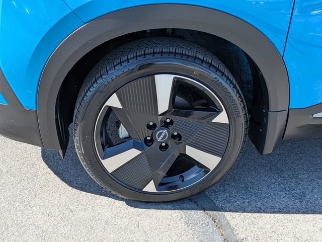 Certified 2025 Nissan Kicks SR FWD image 10