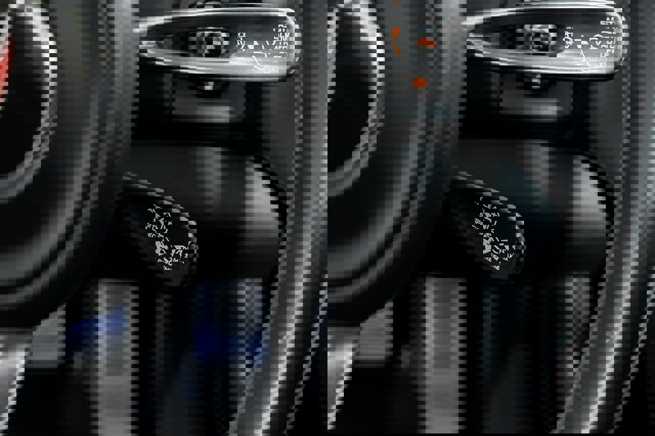 Used 2015 McLaren 650S Spider image 29