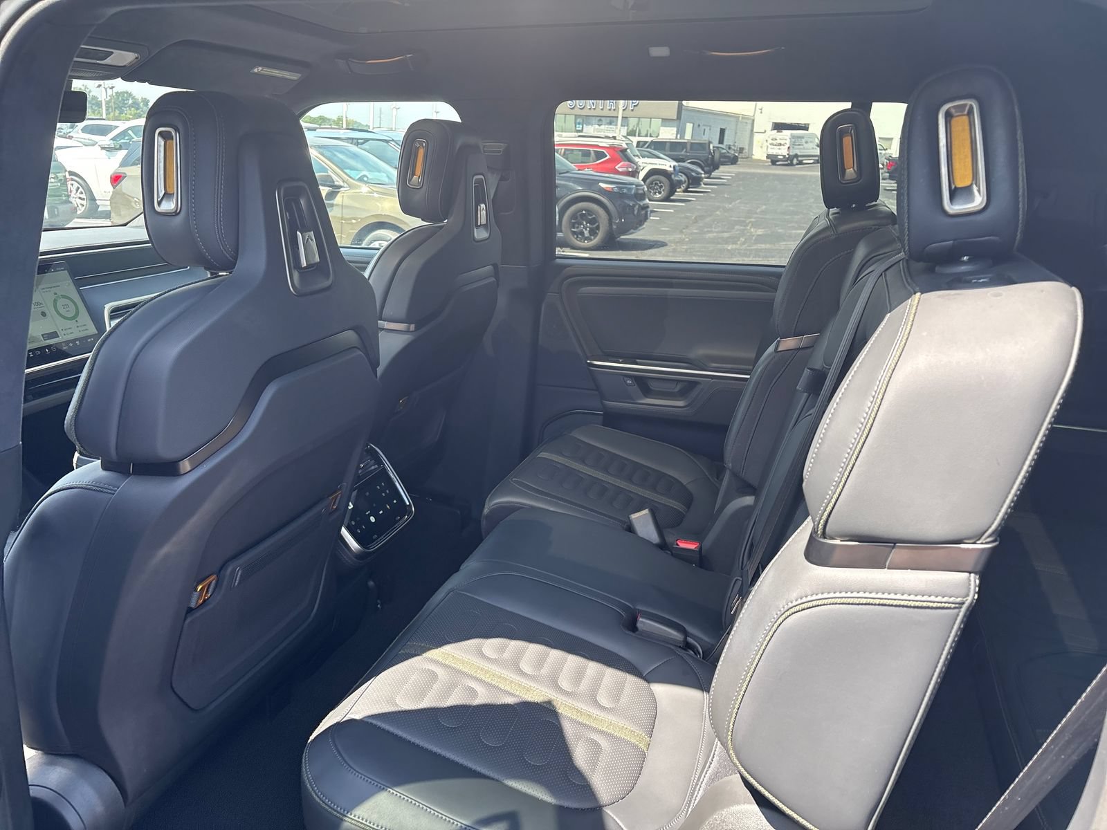 Used 2025 Rivian R1S Adventure Dual AWD/4WD image 43