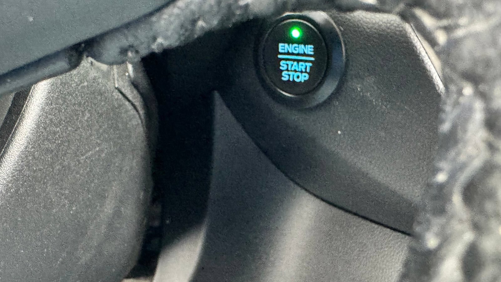 Used 2020 Ford Escape Titanium AWD/4WD image 25