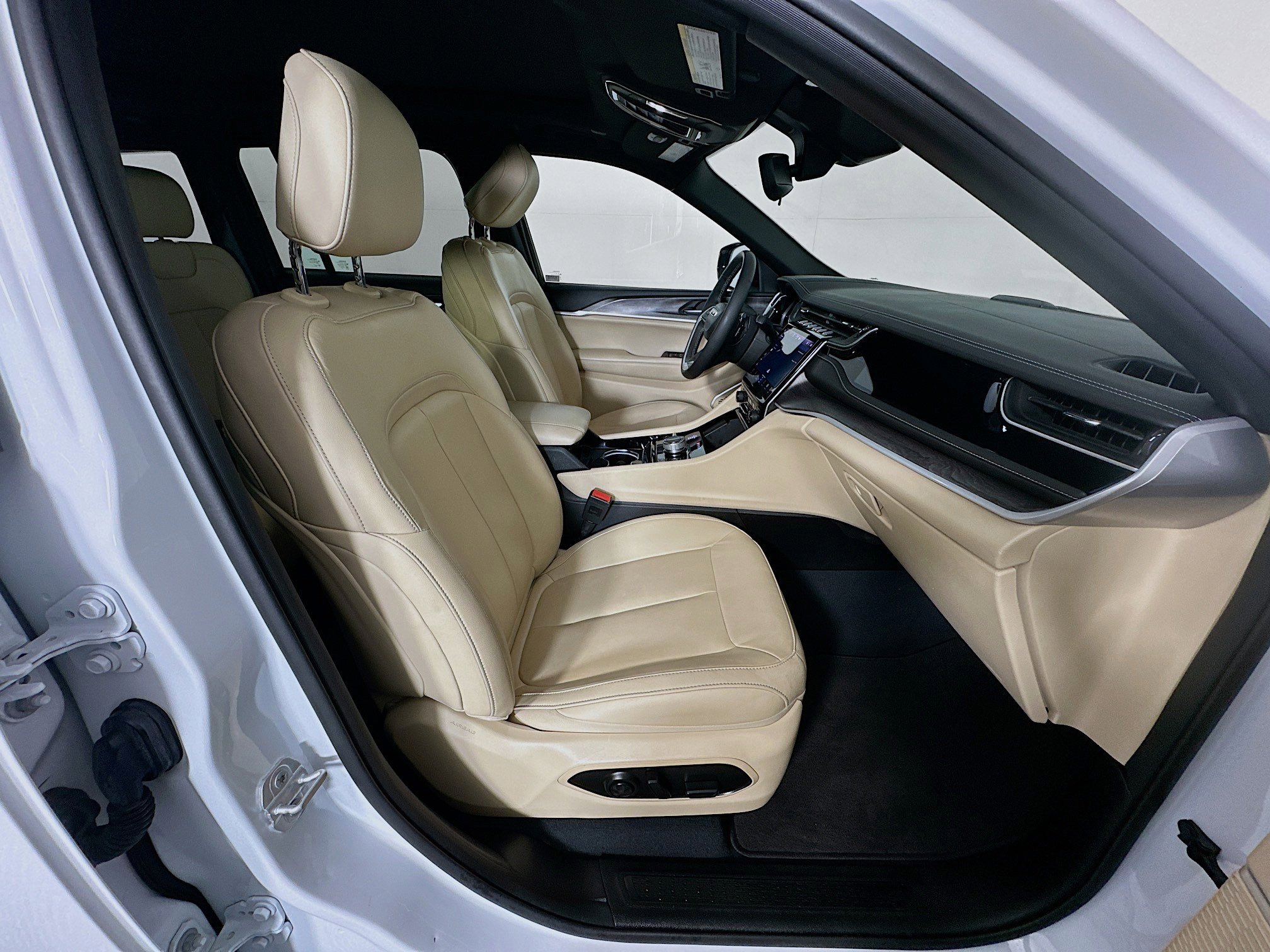 Used 2022 Jeep Grand Cherokee Limited 4xe image 34