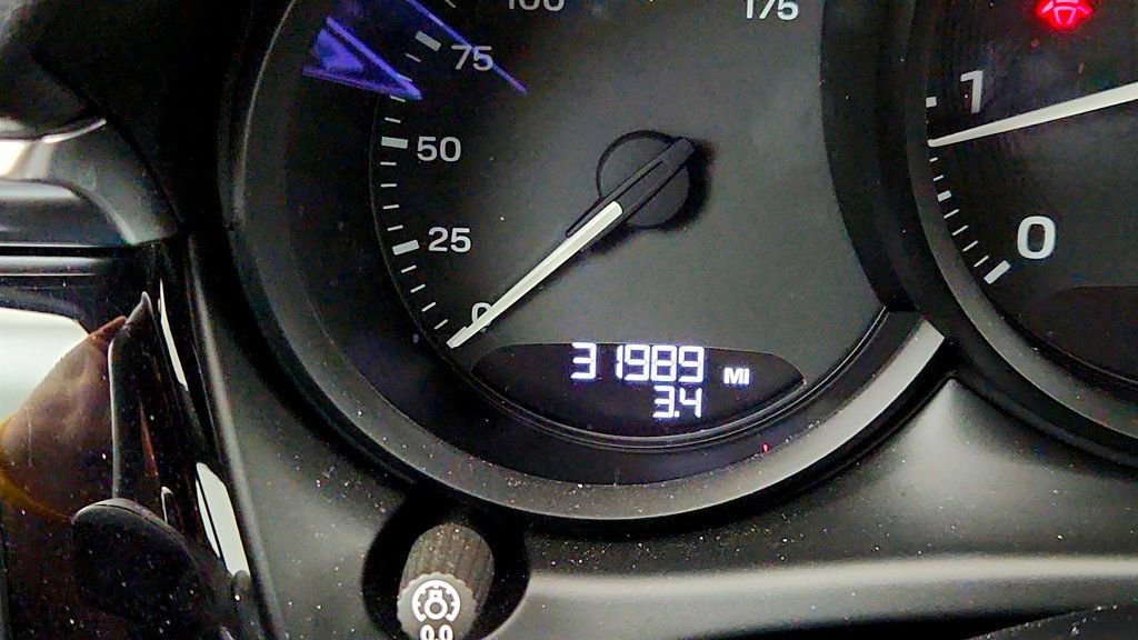 Used 2022 Porsche Macan w/ Premium Package Plus image 14