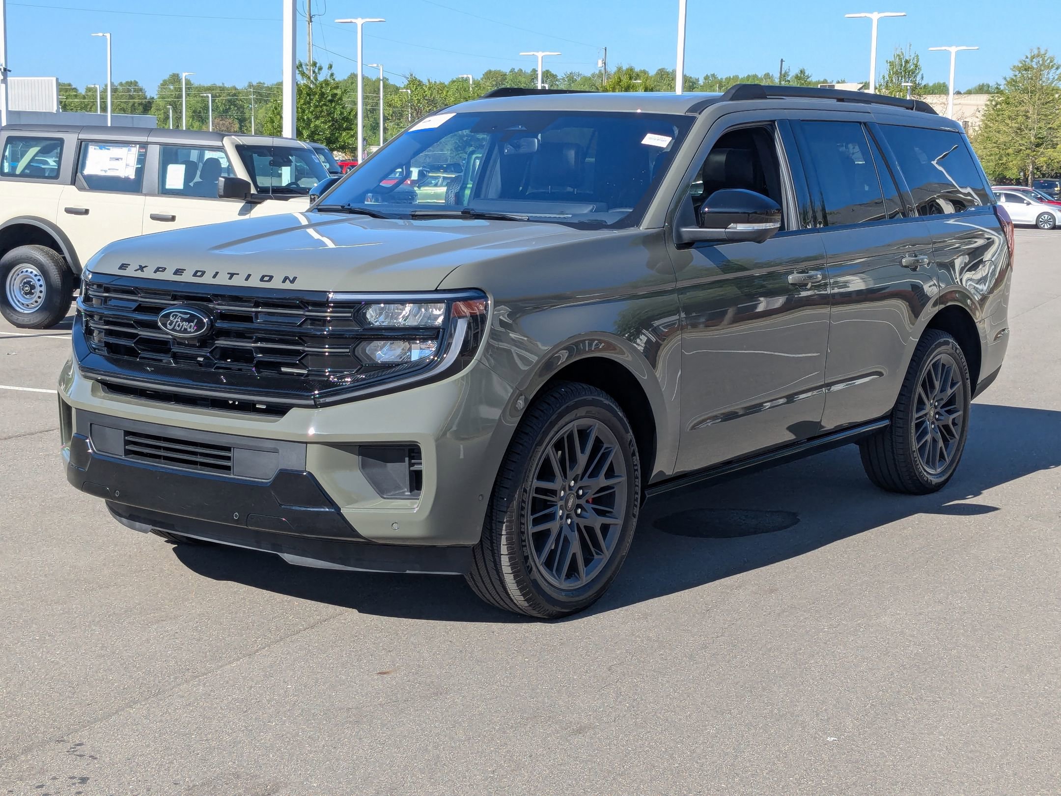 Certified 2025 Ford Expedition Platinum w/ Stealth Performance Package image 8