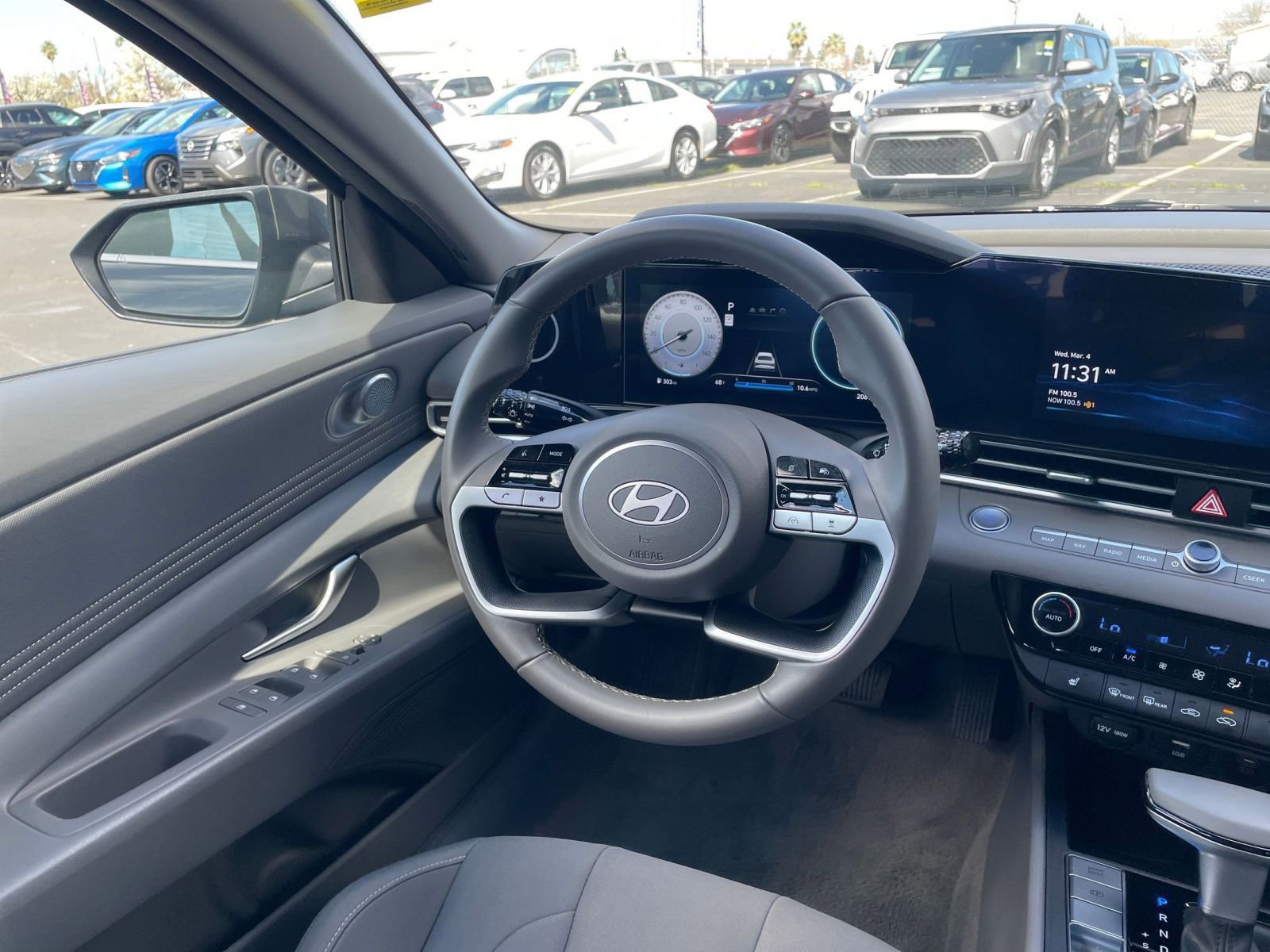 Used 2025 Hyundai Elantra SEL FWD image 35