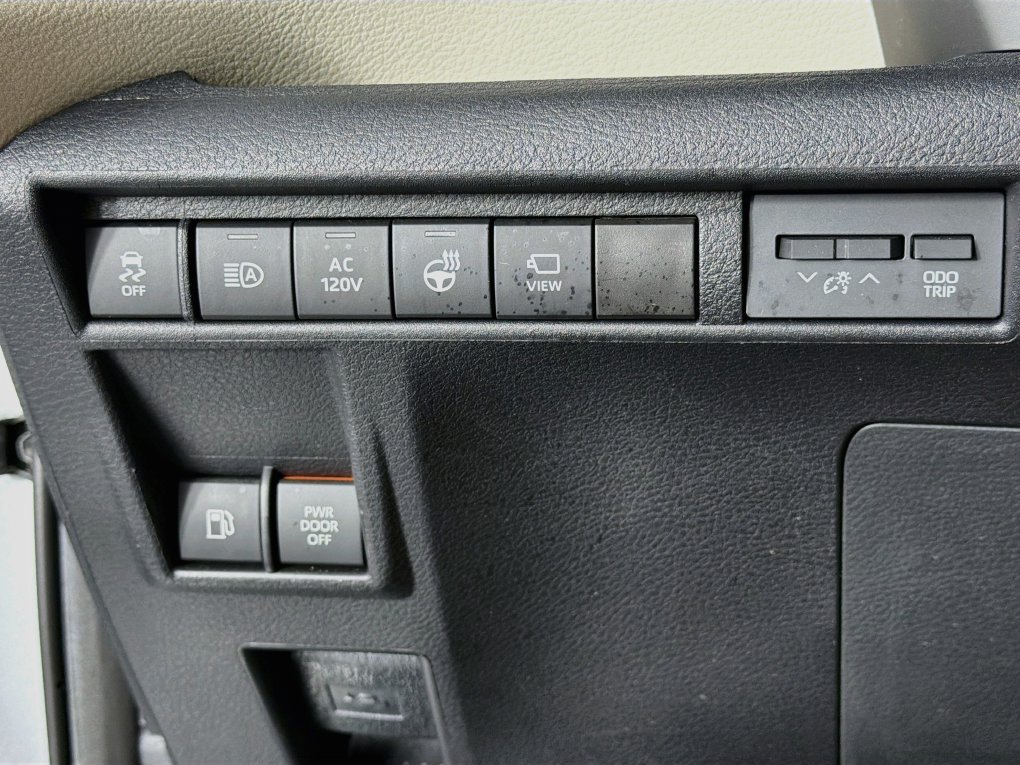 Used 2023 Toyota Sienna Platinum AWD/4WD image 14