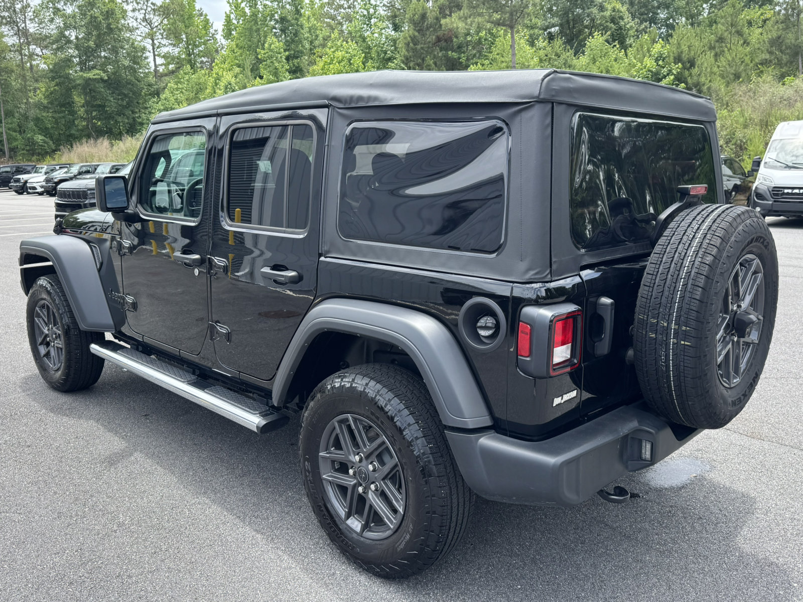 Used 2025 Jeep Wrangler Unlimited Sport AWD/4WD image 7