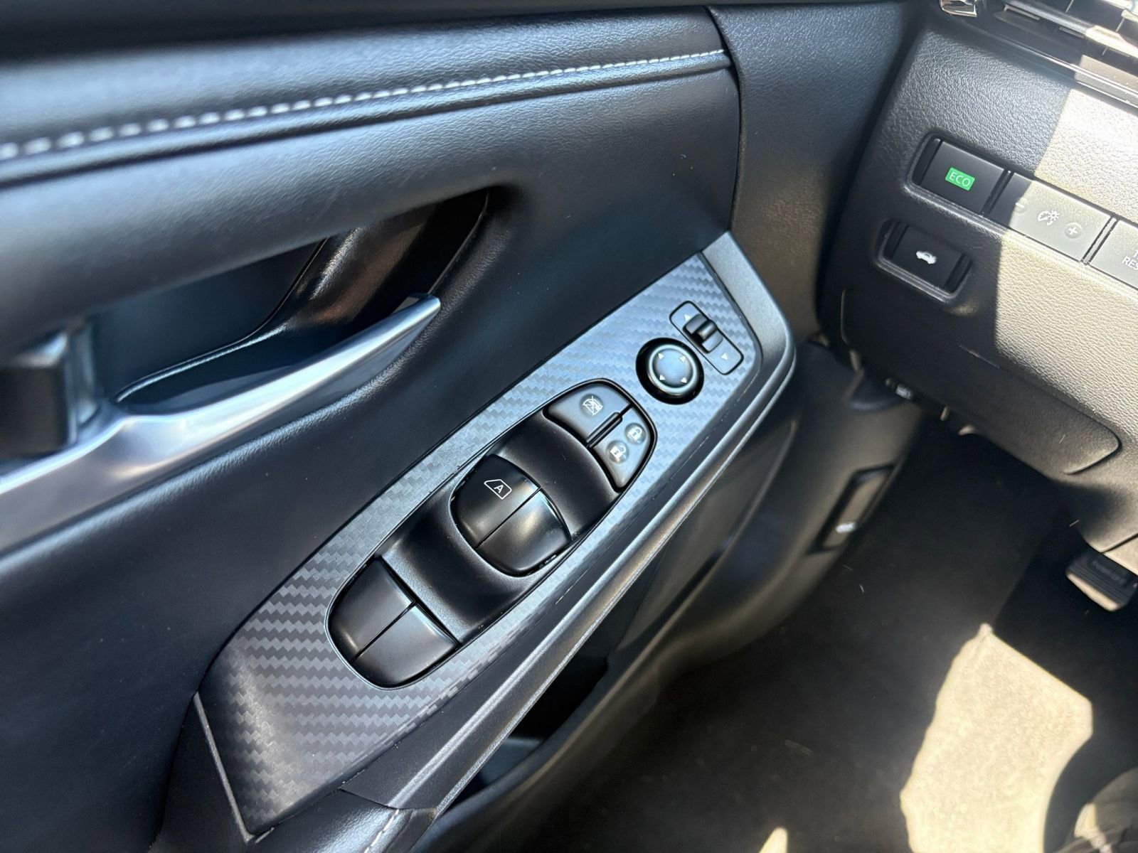 Used 2025 Nissan Sentra SV FWD image 18