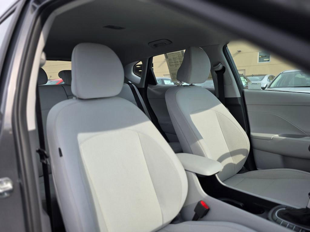 Used 2025 Hyundai Kona SE image 11