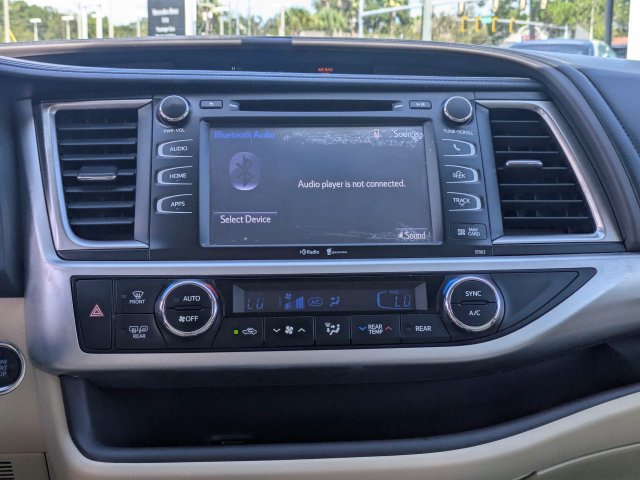 Used 2014 Toyota Highlander XLE FWD image 21