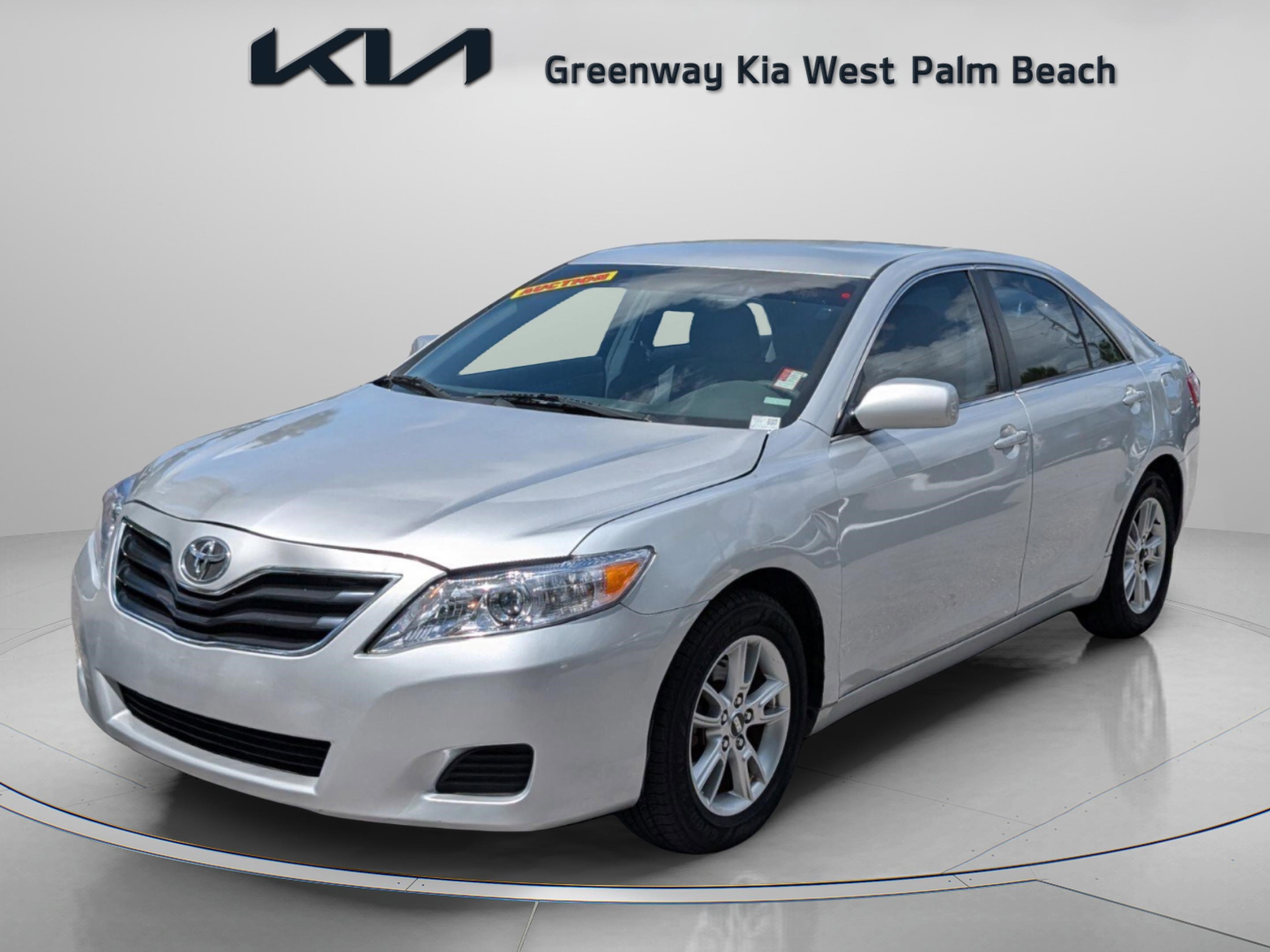 Used 2010 Toyota Camry LE FWD image 3
