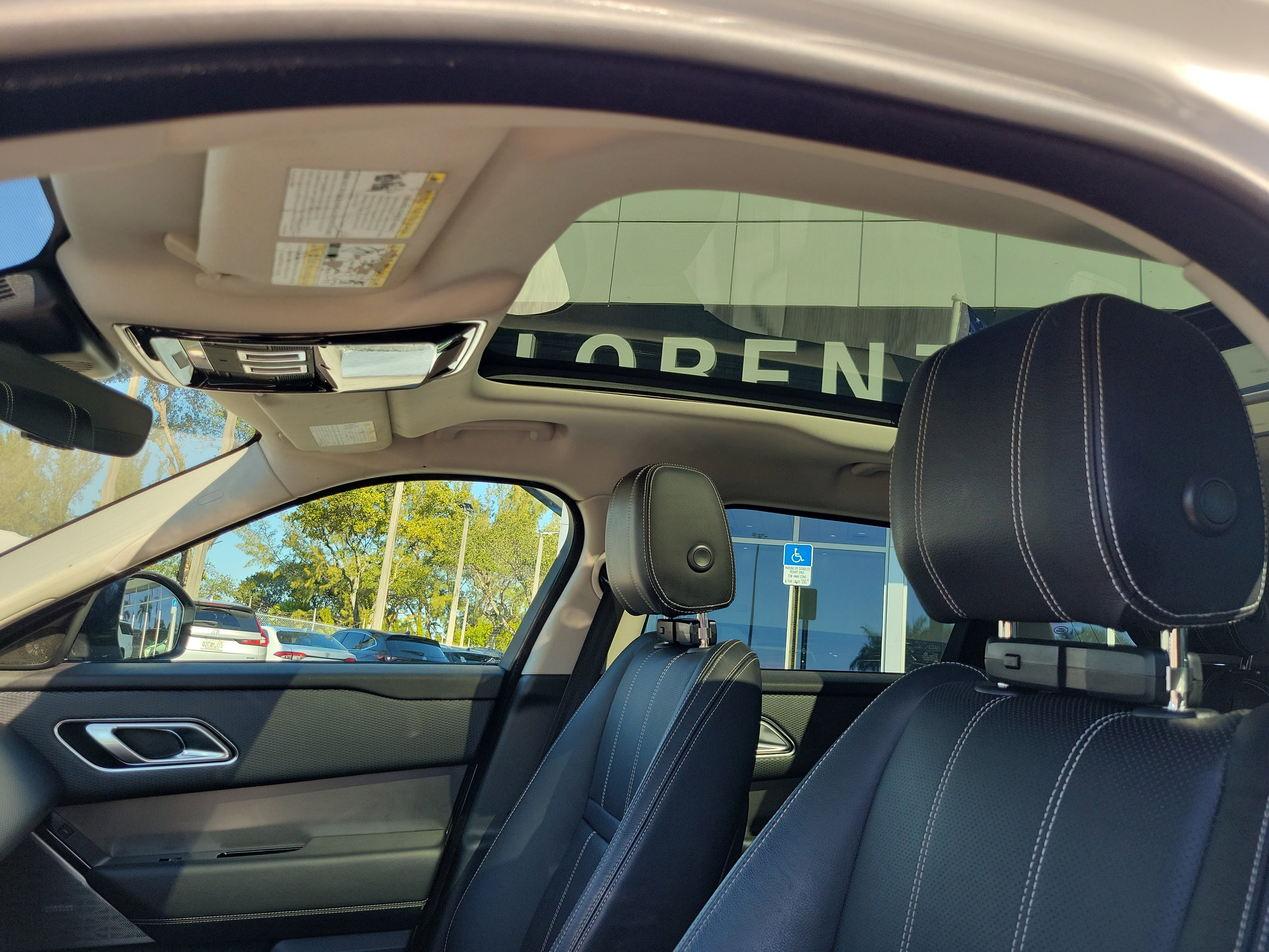 Used 2019 Land Rover Range Rover Velar S image 11