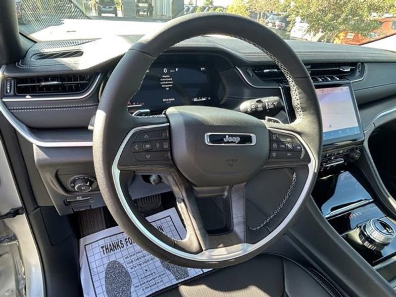 New 2025 Jeep Grand Cherokee Limited w/ Luxury Tech Group II RWD image 9