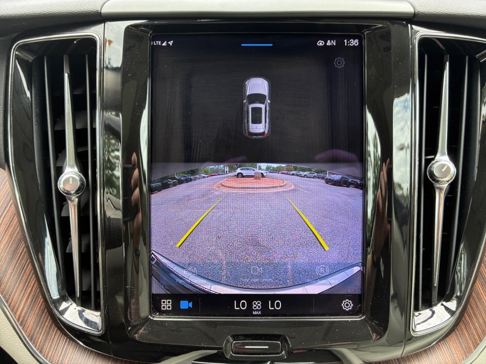 Used 2022 Volvo XC60 B5 Momentum w/ Protection Package Premier FWD image 19