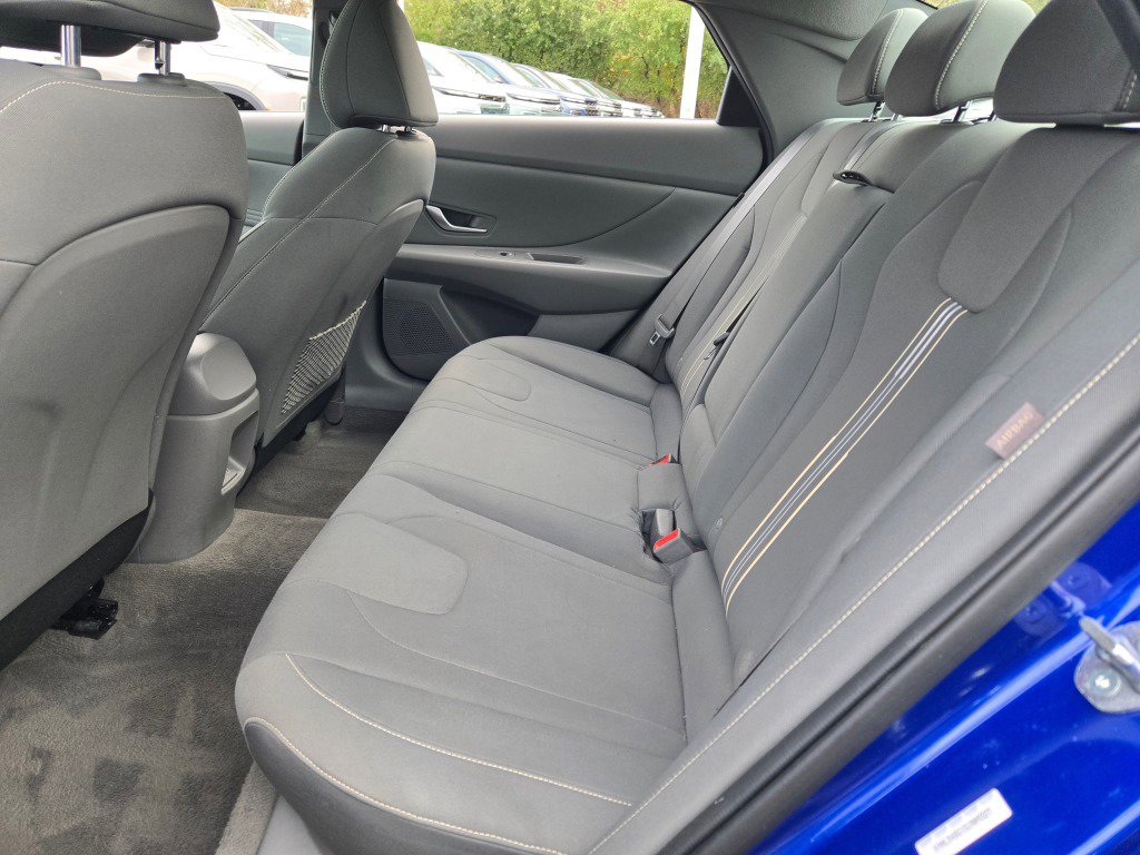 Used 2025 Hyundai Elantra SEL FWD image 14