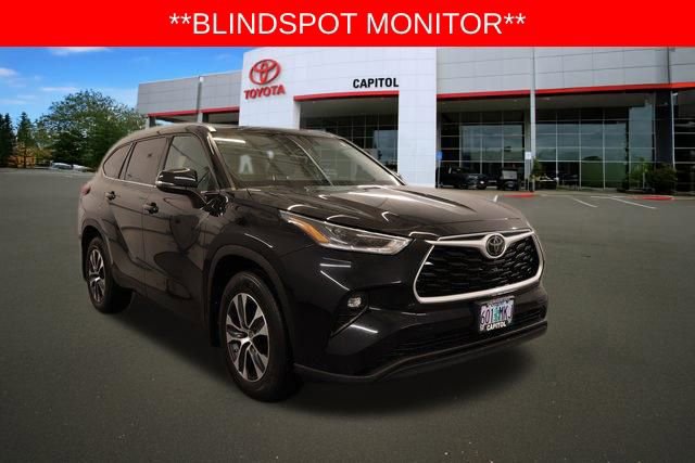 Used 2021 Toyota Highlander XLE AWD/4WD image 4