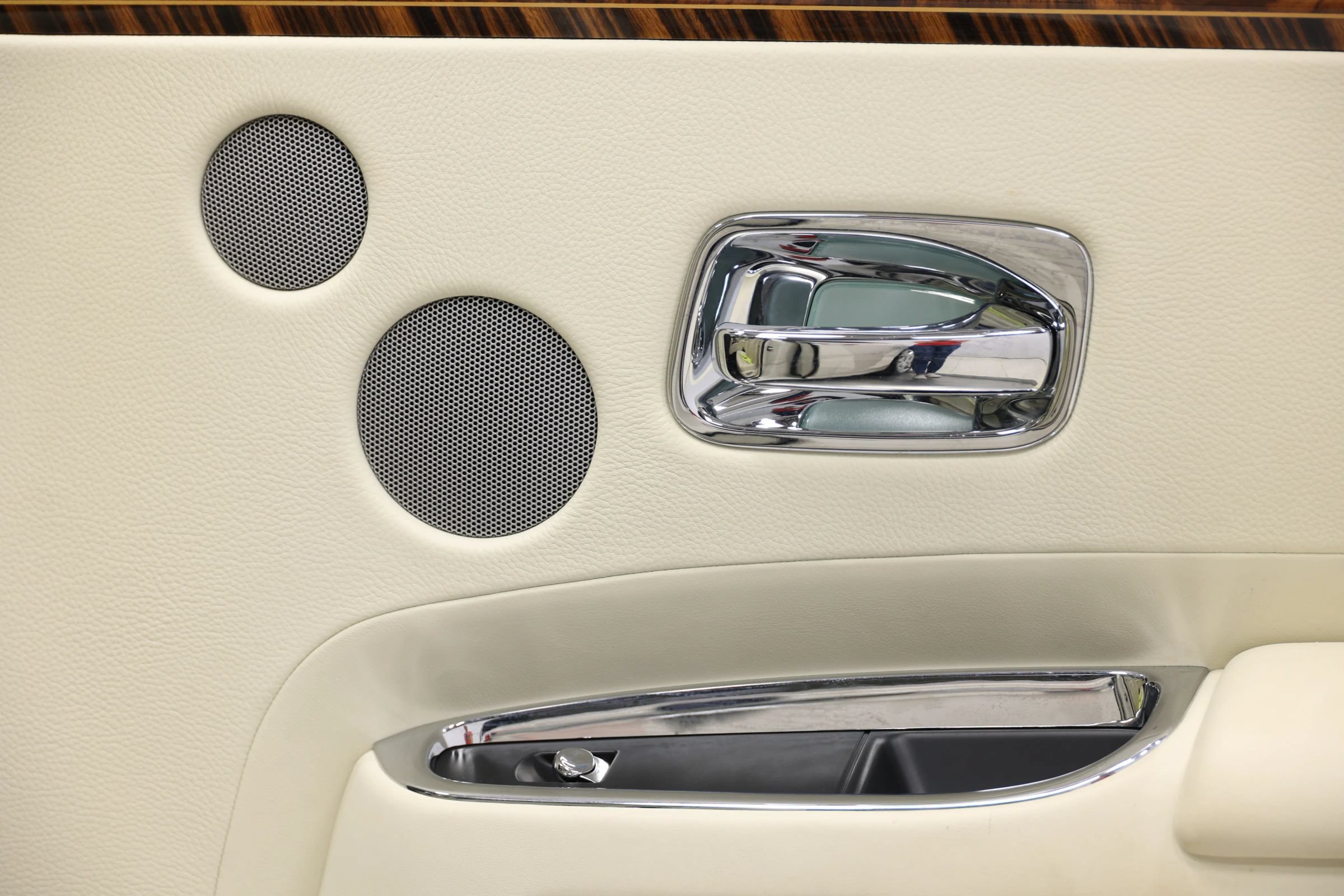 Used 2016 Rolls-Royce Ghost RWD image 96