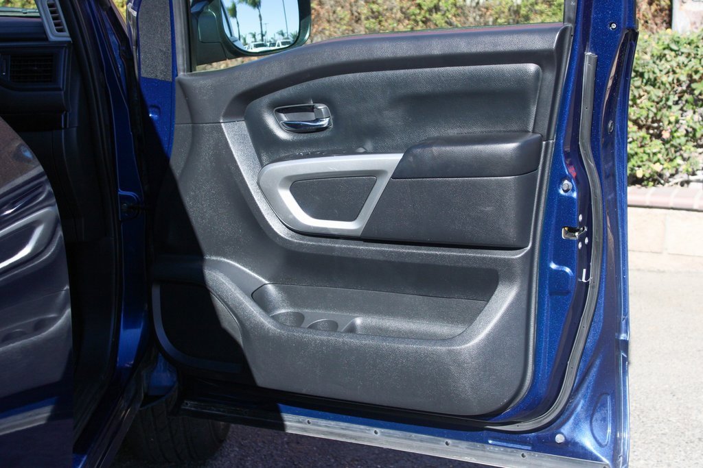 Used 2022 Nissan Titan SV image 39