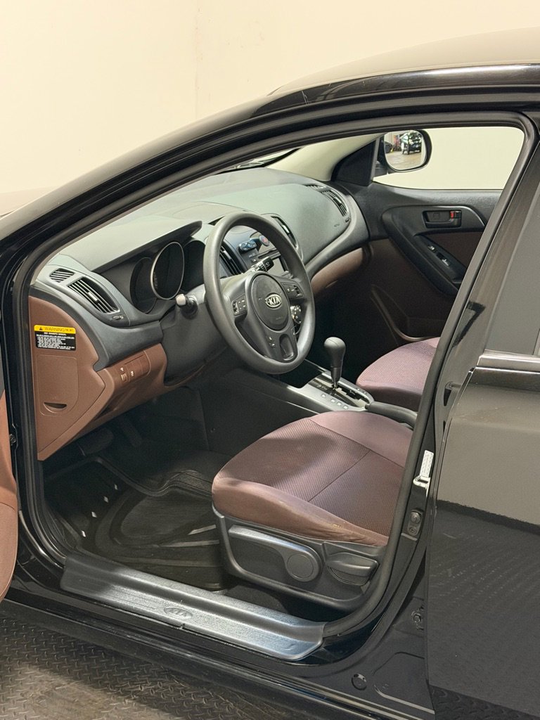 Used 2010 Kia Forte EX image 8