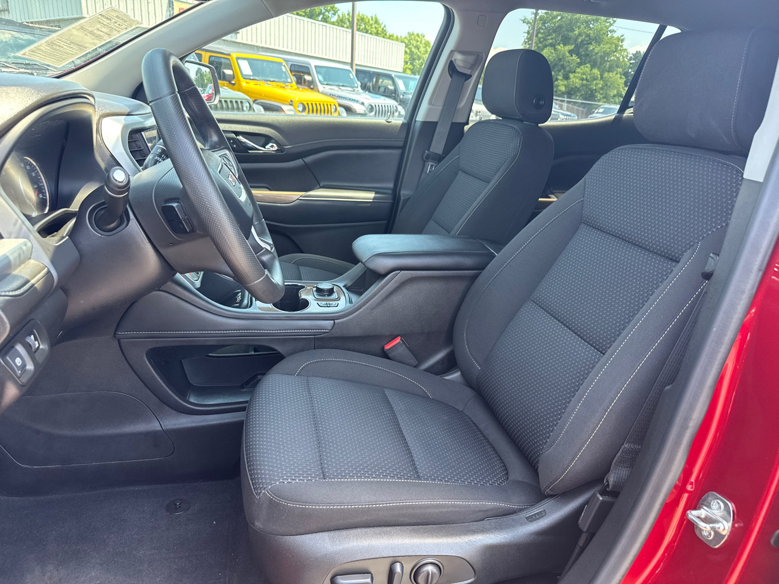 Used 2023 GMC Acadia SLE w/ Driver Convenience Package image 10